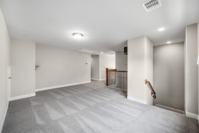 Building Photo - 16719 Highland Country Dr