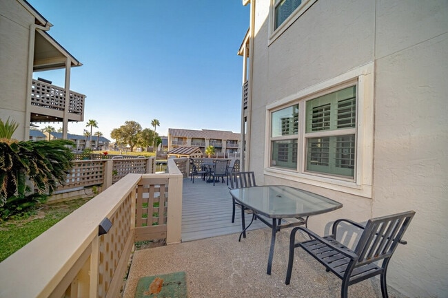 Building Photo - 1902 Bayhouse Dr