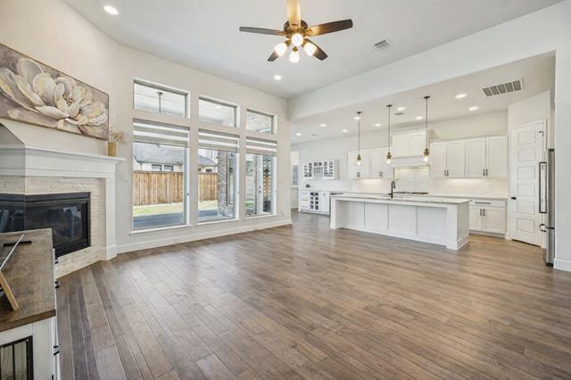 Building Photo - 2450 Kates Pl