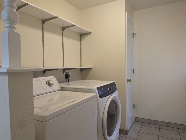 Building Photo - Two bedroom near Twin Peaks Golf Course!
