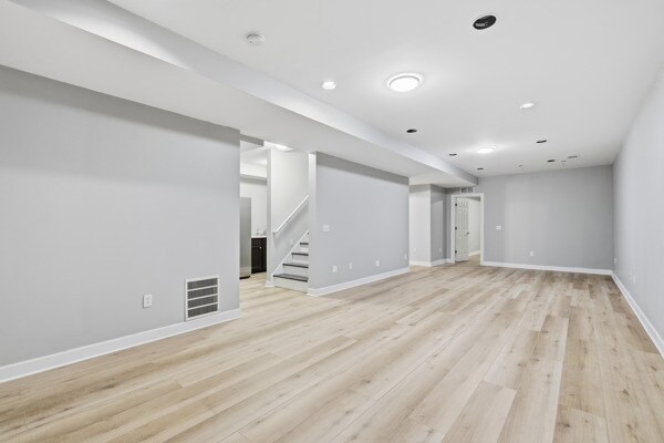 Building Photo - 943 Earley Lake Curve