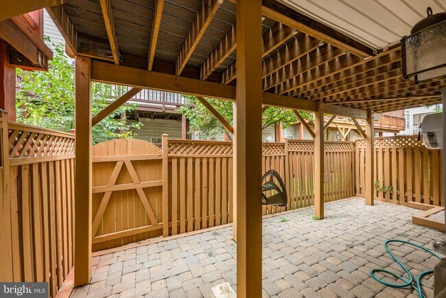 Building Photo - 2821 Laura Gae Cir