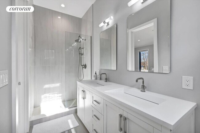 Building Photo - 24 Hedges Ln