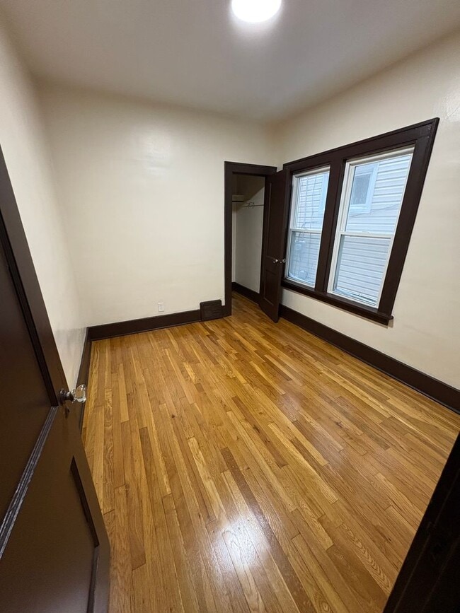 Building Photo - 327 E 7th St