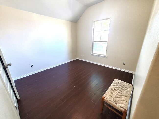 Building Photo - 807 Farmhouse Dr