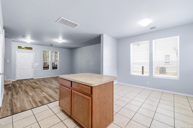 Building Photo - 10302 Lateleaf Oak