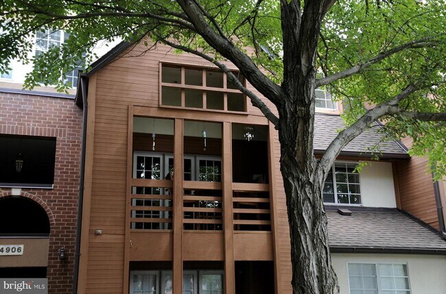 Building Photo - 4906 Columbia Rd