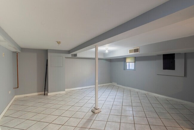 Building Photo - 5210 W 54th St