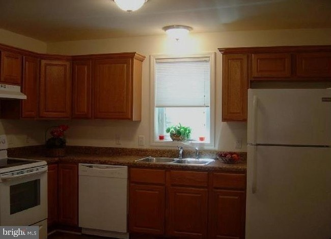 Building Photo - 75 S Reber St