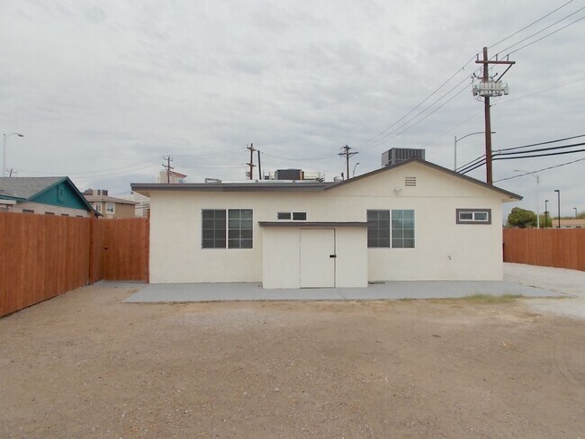 Building Photo - 532 N 9th St