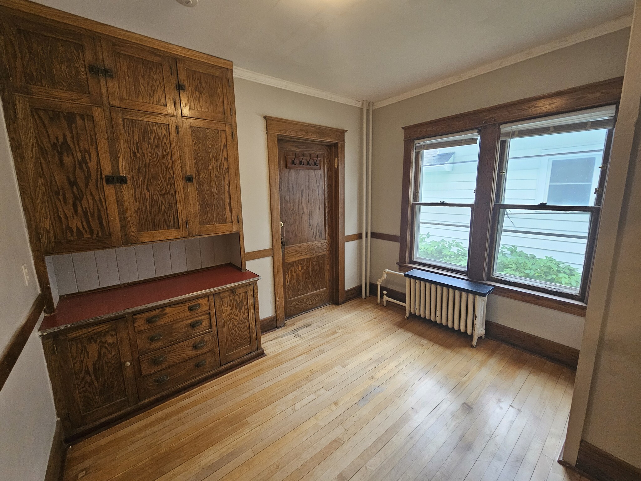 2nd bedroom with built-ins - 1335 W Minnehaha Ave