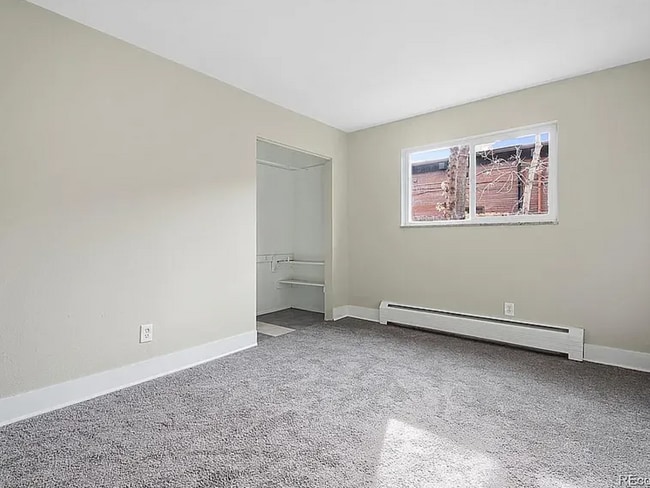 Building Photo - "Spacious 3-Bed, 2-Bath Condo Retreat in P...