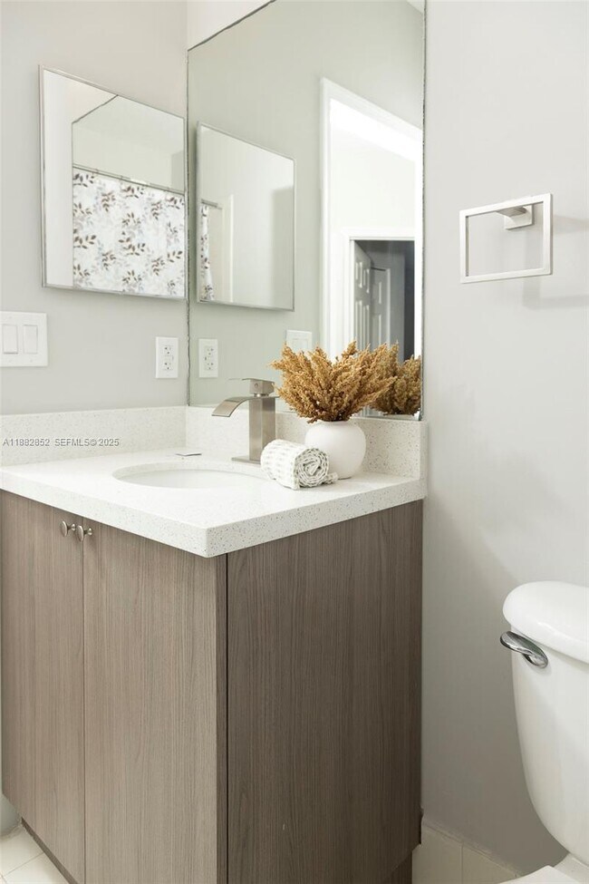 Building Photo - 5662 Enclave Pl