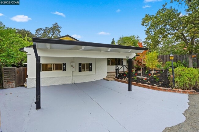 Building Photo - 289 Sierra Dr