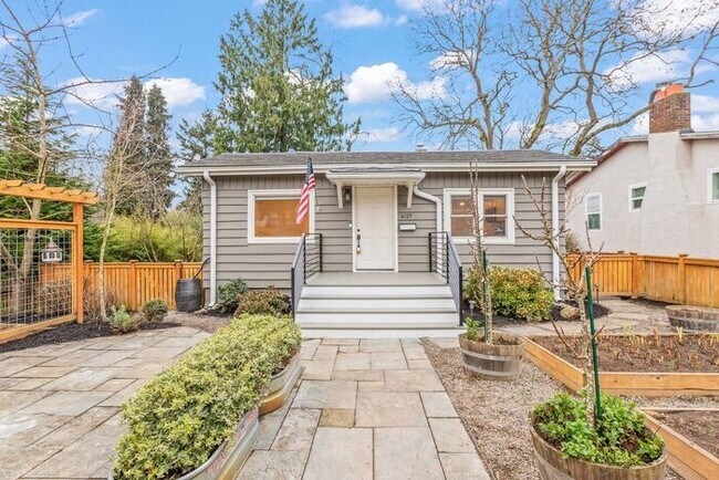 Building Photo - Charming Cottage in West Seattle's Highly ...