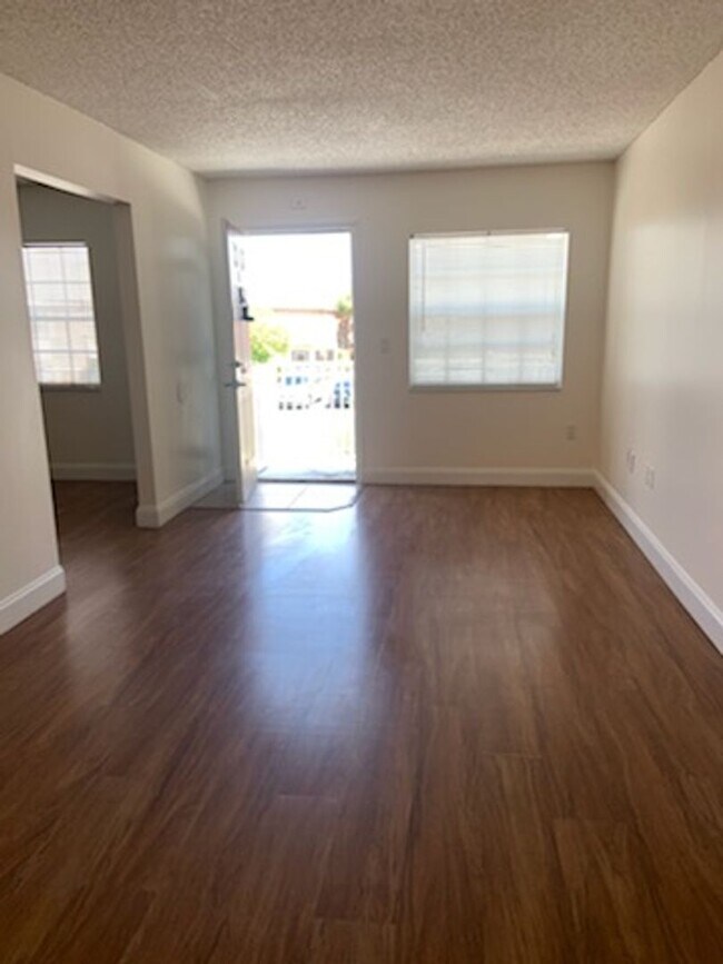 Building Photo - Stylish 1-Bedroom Studio in Carrington Park!
