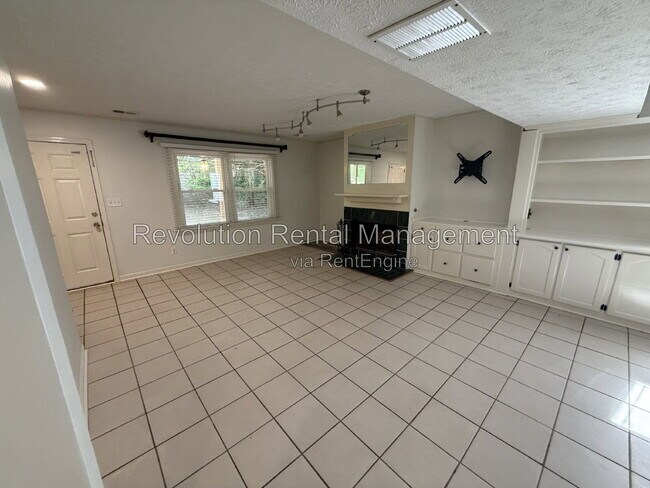 Building Photo - 115 Hickory Ave