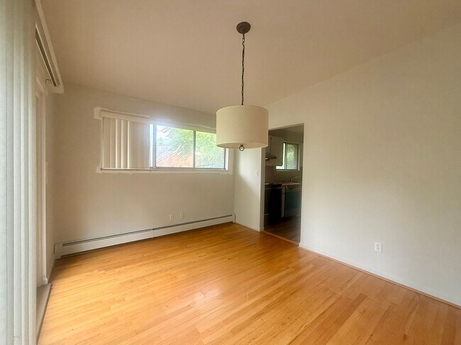 Building Photo - 410/412 S Revena Blvd