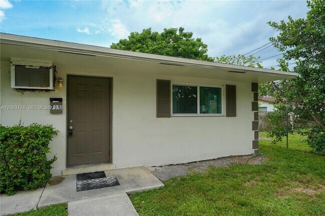 Building Photo - 715 N 58th Ave