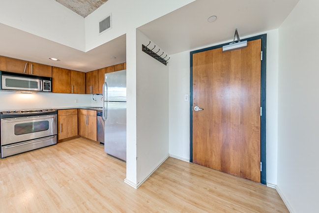 Building Photo - 1209 N Harvey Ave