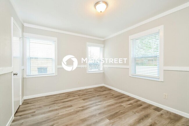 Building Photo - 4 Bedroom Pet-Friendly Home in FORT WORTH,...