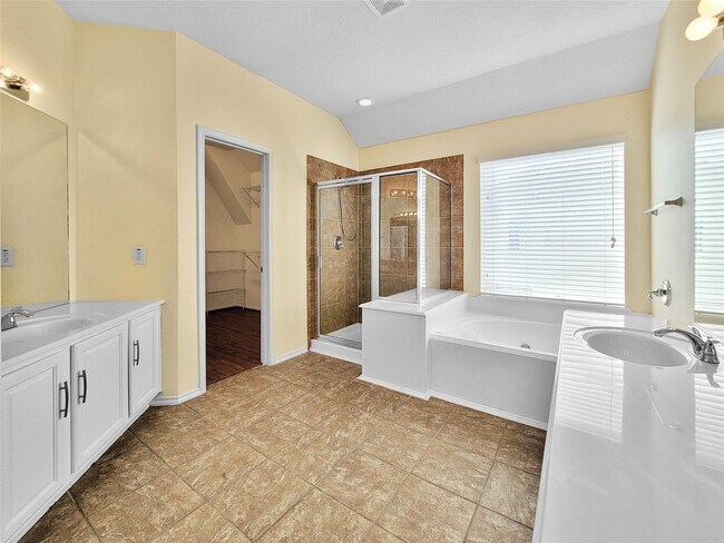 Building Photo - 19843 Youpon Leaf Way