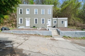 Building Photo - 3 Bedrooms 1 bath home for RENT!