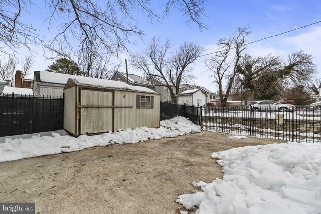 Building Photo - 4840 Hayes St NE