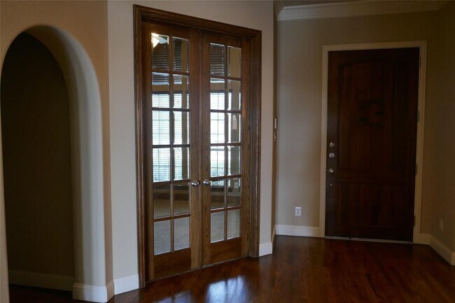 Building Photo - 2537 Windsor Castle Way