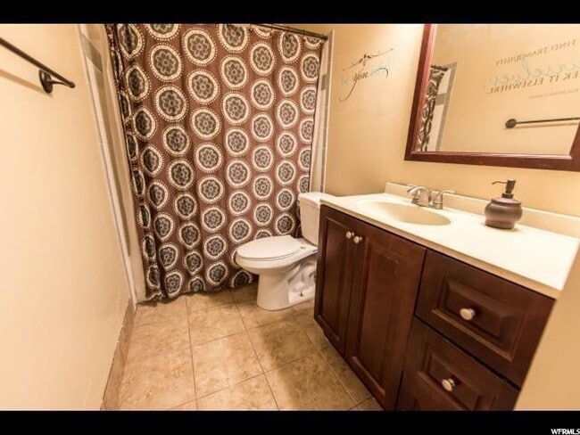 Building Photo - 3 Bedroom 1.5 Bath Magna Condo. Pets Welcome