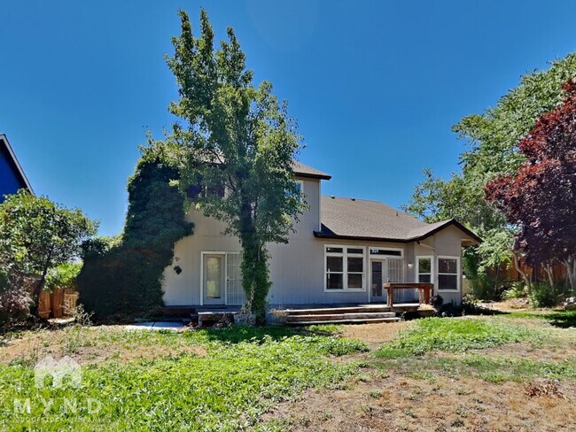 Building Photo - 695 Citadel Rd