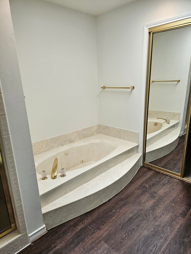 Building Photo - 3913 Davis Cir