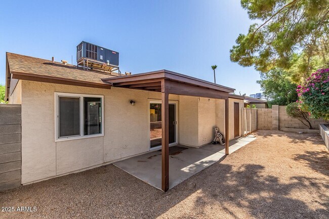 Building Photo - 502 E Sequoia Dr