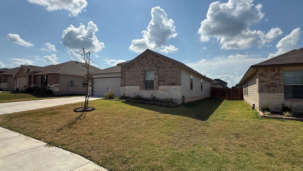 Building Photo - 2333 Merganser Dr