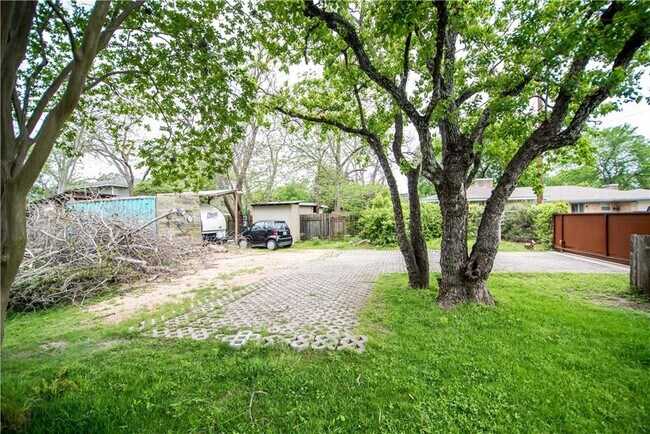 Building Photo - 2713 Sweeney Ln