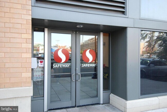 Building Photo - 440 L St NW