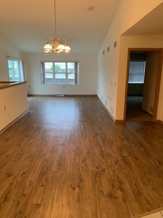 Building Photo - Lexington Duplex