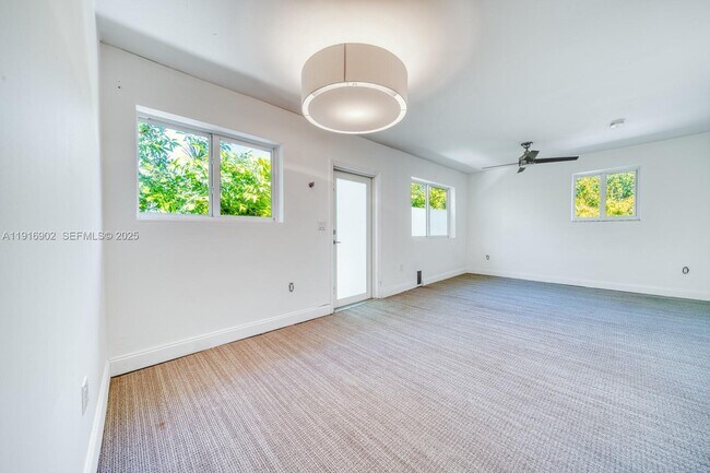 Building Photo - 845 NE 119th St