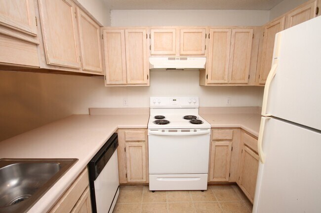 Building Photo - Northeast Pensacola 3/2 attached home for ...