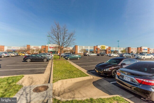 Building Photo - 3650 S Glebe Rd