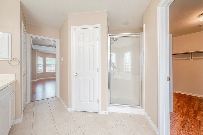 Building Photo - 134 E Foxbriar Forest Cir