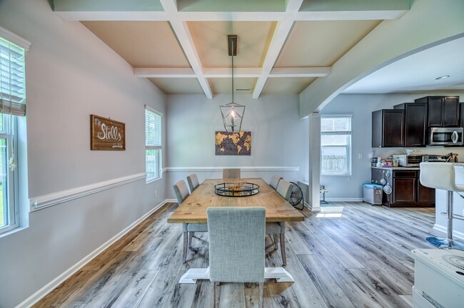 Building Photo - 412 Ponzer Ct N