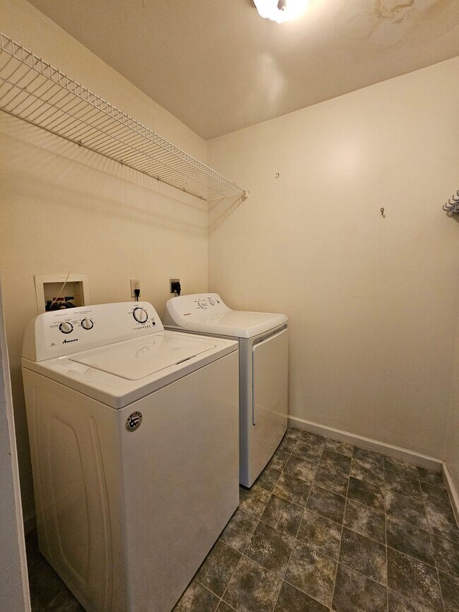 Building Photo - 505 Indian Rock Cir