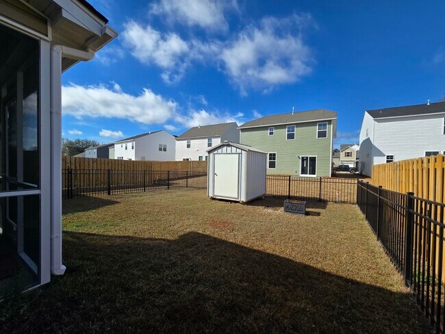 Building Photo - 1762 Camazay Dr