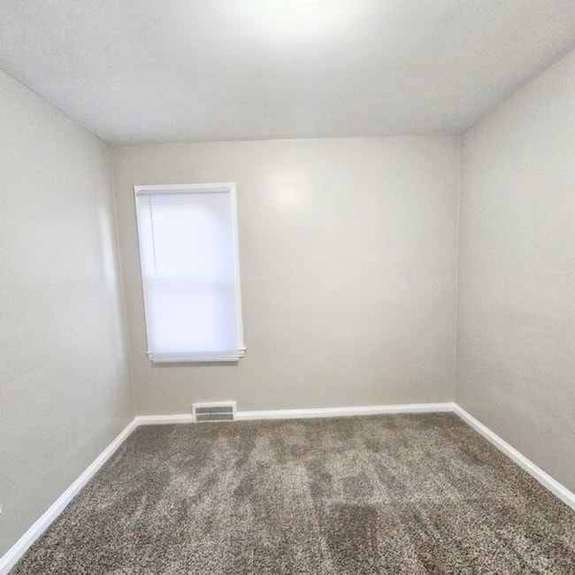 Building Photo - 10803 Roxbury St