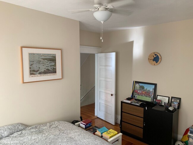 Building Photo - Huge 5 bed In Davis Square