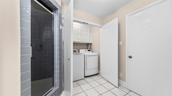 Building Photo - 1017 Howard Ln