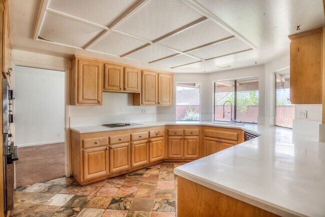 Building Photo - 4546 E Blue Jay Ave
