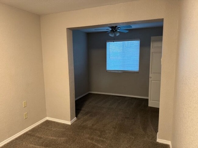 Building Photo - 2 Bedroom, 1 Bath, 1 Car Garage, Appliance...