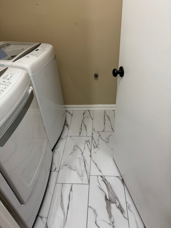 Building Photo - 10129 Oakton Terrace Rd